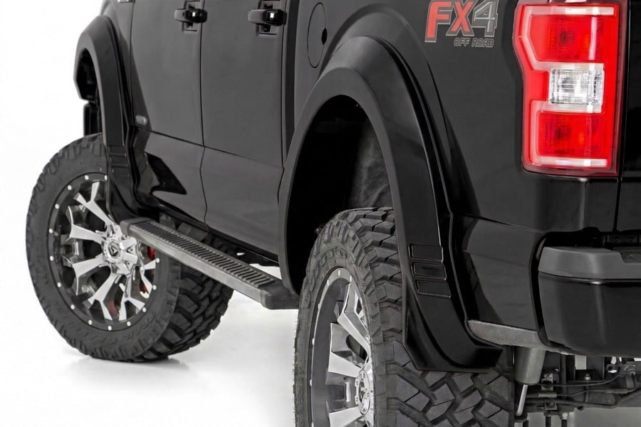 Расширители колёсных арок SF1, цвет G1 Absolute Black, Ford F-150 (2018–2020), Rough Country — фото 1