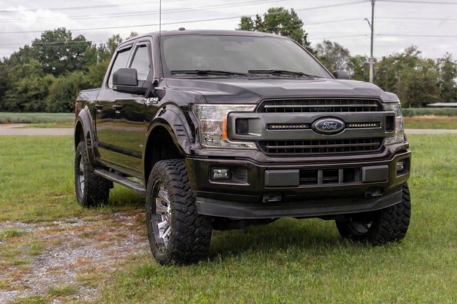 Расширители колёсных арок SF1, цвет G1 Absolute Black, Ford F-150 (2018–2020), Rough Country — фото 6