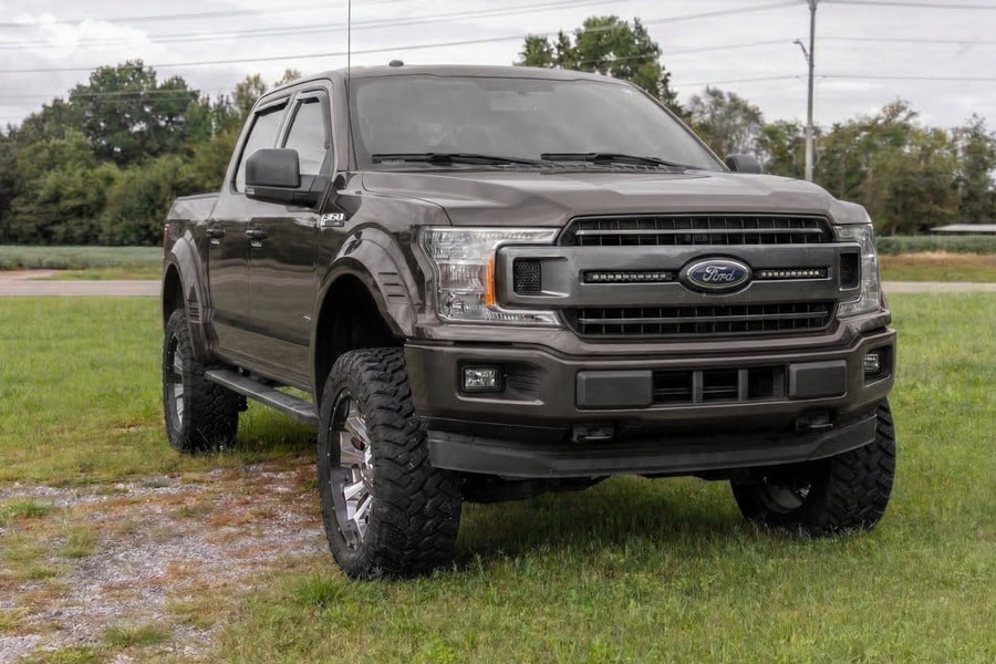 Расширители колёсных арок SF1, цвет J7 Magnetic Gray, Ford F-150 (2018–2020), Rough Country — фото 6