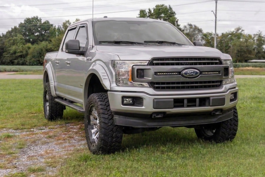 Расширители колёсных арок SF1, цвет JS Iconic Silver, Ford F-150 (2018–2020), Rough Country — фото 6