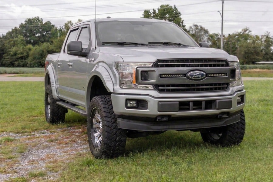 Расширители колёсных арок SF1, цвет UX Ingot Silver Metallic, Ford F-150 (2018–2020), Rough Country — фото 6