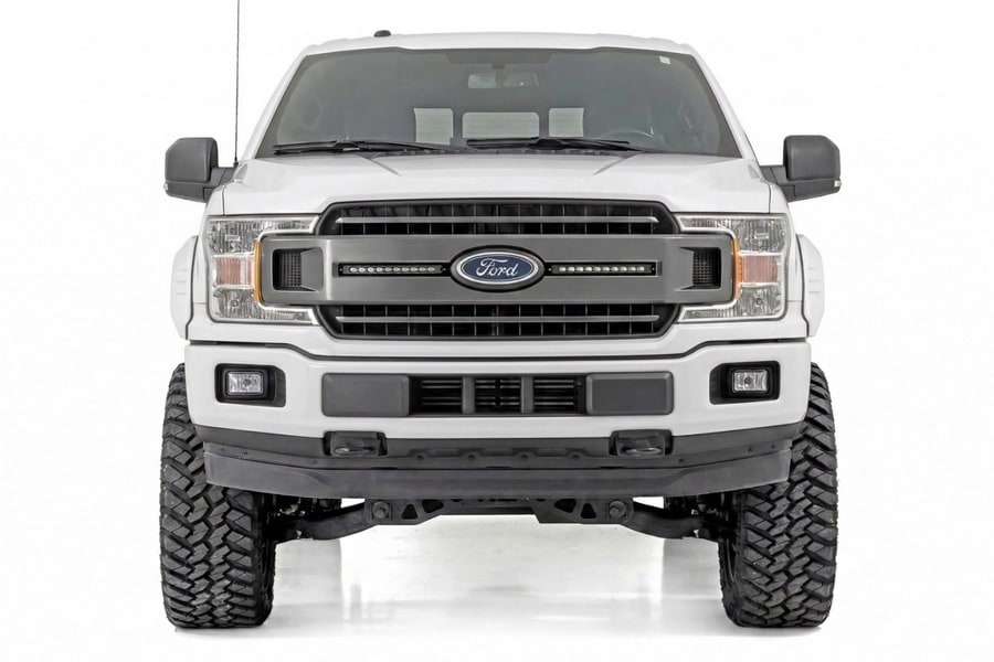 Расширители колёсных арок SF1, цвет YZ Oxford White, Ford F-150 (2018–2020), Rough Country — фото 4