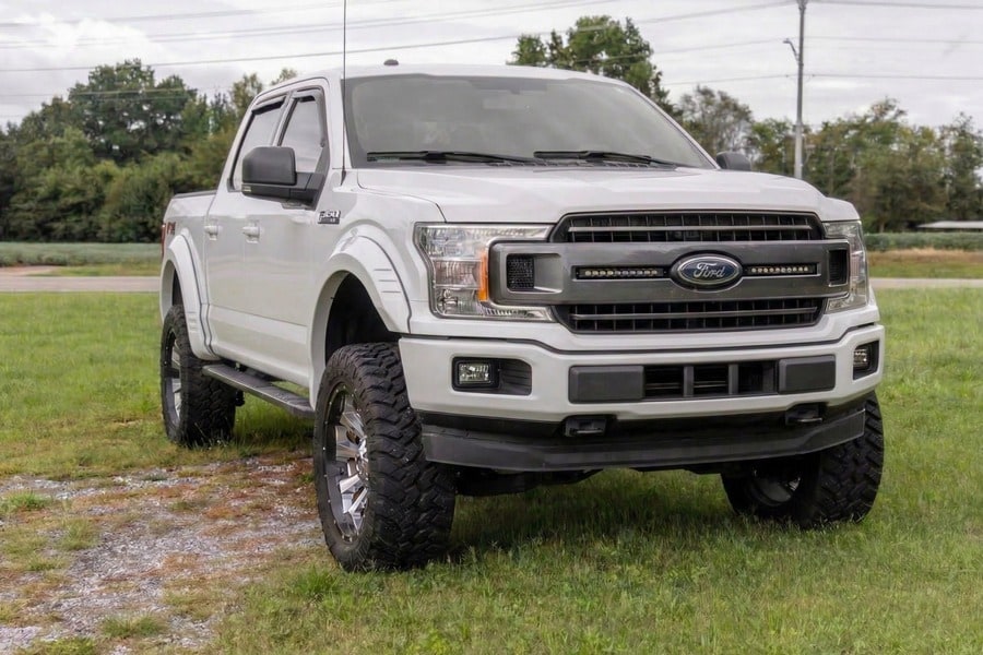 Расширители колёсных арок SF1, цвет Z1 Oxford White, Ford F-150 (2018–2020), Rough Country — фото 6