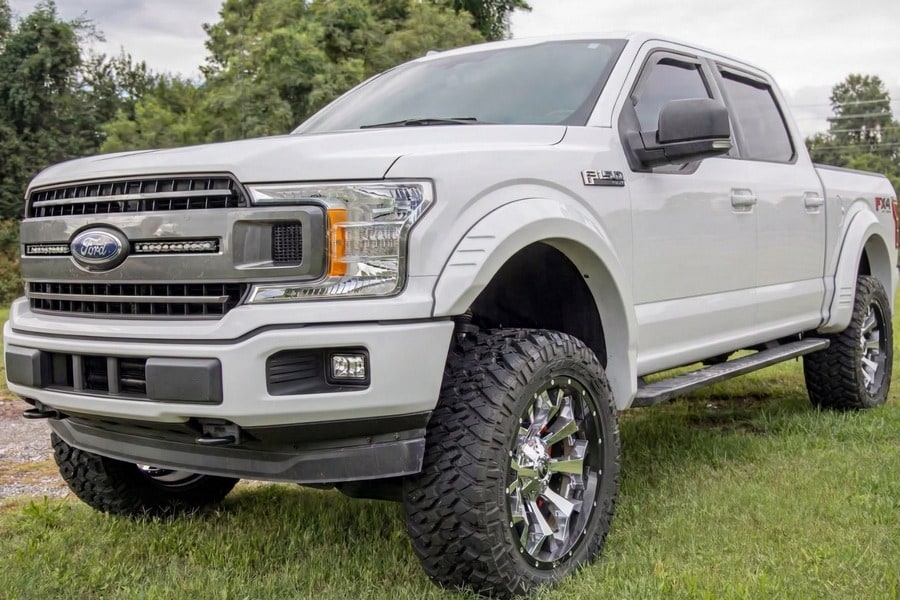 Расширители колёсных арок SF1, цвет Z1 Oxford White, Ford F-150 (2018–2020), Rough Country — фото 7