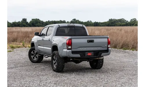 Трубчатые подножки, по длине кабины, грузовая платформа 1 524 мм (5 футов), Toyota Tacoma (2005–2023), Rough Country — фото 6