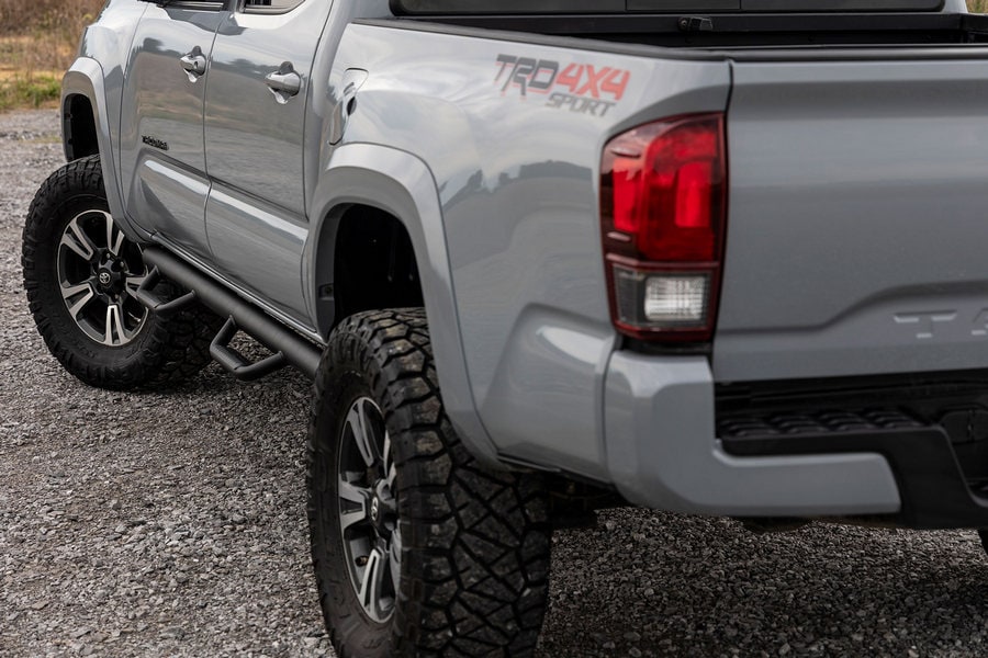 Трубчатые подножки, по длине кабины, грузовая платформа 1 524 мм (5 футов), Toyota Tacoma (2005–2023), Rough Country — фото 7