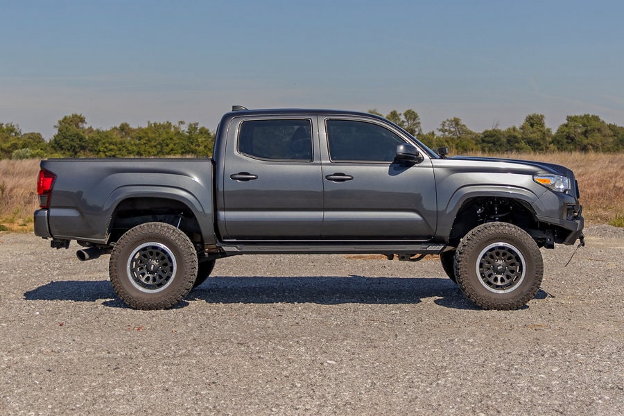 Алюминиевые боковые подножки HD2, кабина Double Cab, Toyota Tacoma (2005–2023), Rough Country — фото 7