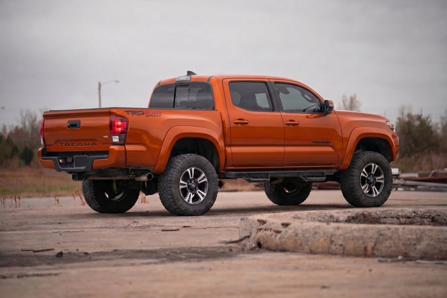 Расширители колёсных арок Sport, цвет 4X0 Inferno, Toyota Tacoma III, Rough Country — фото 6