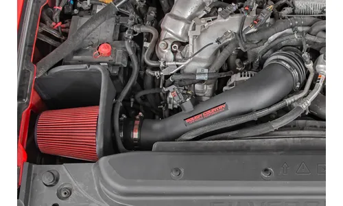 Система холодного впуска для Chevrolet Silverado / GMC Sierra 2500HD/3500HD 6,6 л (2017–2019), с защитным чехлом фильтра, Rough Country — фото 2