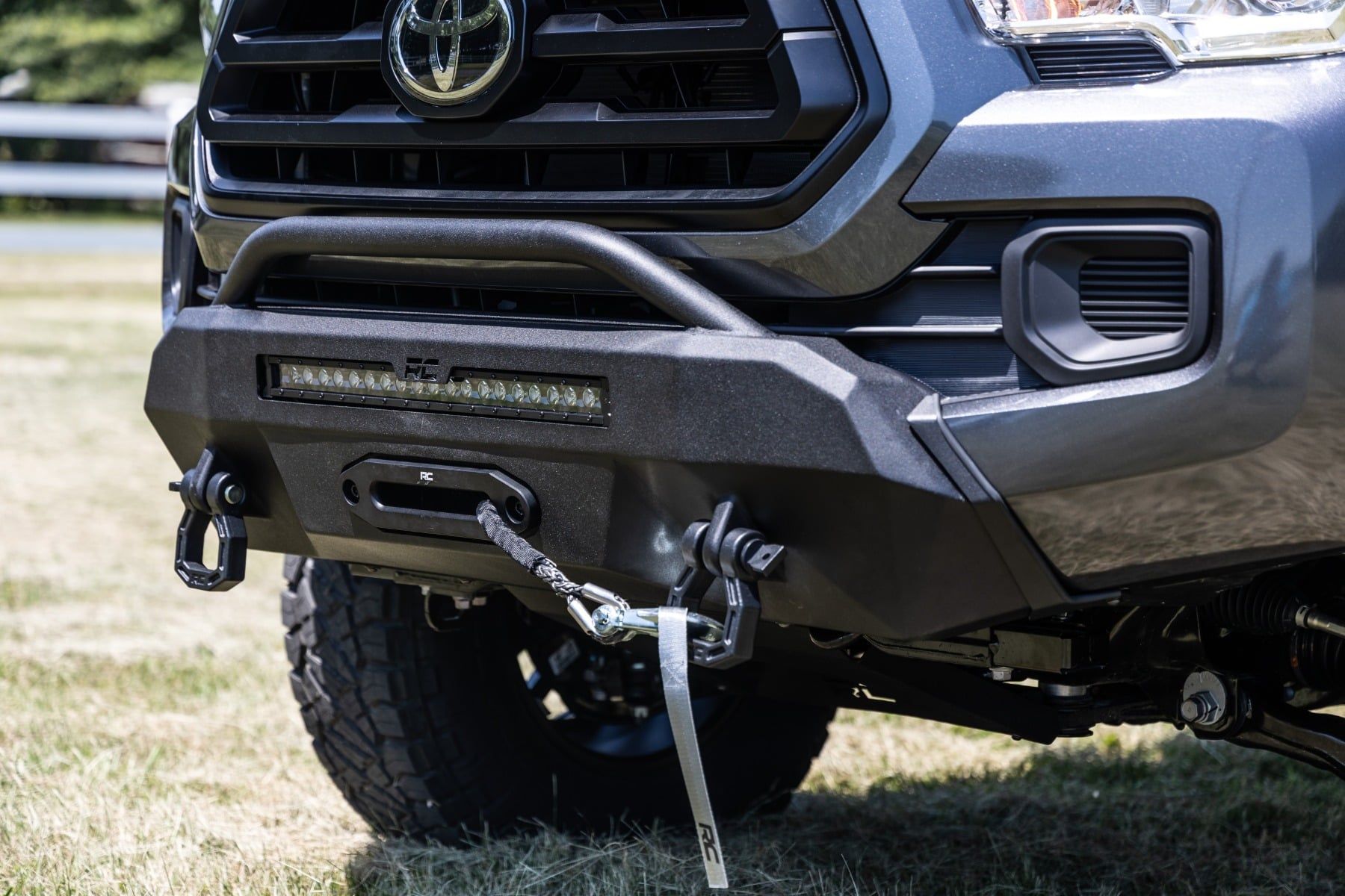 Передний силовой бампер, гибридный, с лебедкой PRO12000S, для Toyota Tacoma III (2016–2023), Rough Country — фото 7