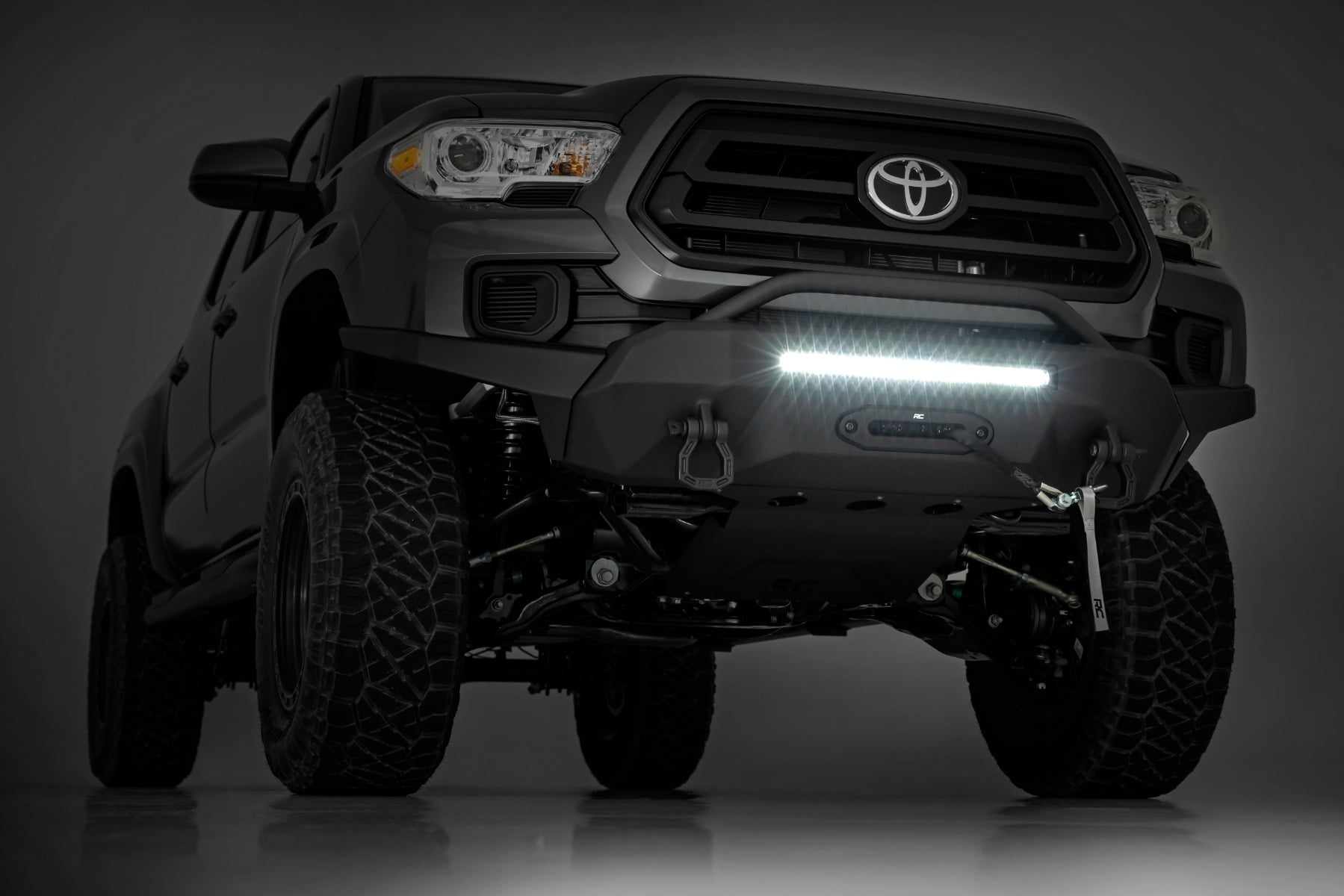 Передний силовой бампер, гибридный, с лебедкой PRO12000S, с LED-балкой 20", для Toyota Tacoma III (2016–2023), Rough Country — фото 7