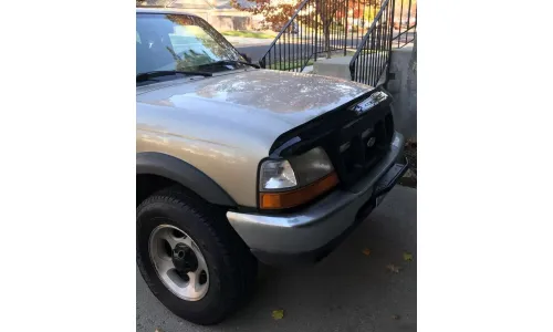 Защитный дефлектор капота AVS BugFlector II для Ford Ranger 1998-2003 годов выпуска — фото 1