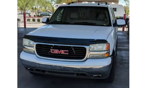 Защитный дефлектор капота AVS BugFlector для 99–06 GMC Yukon & Sierra — фото 1