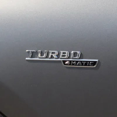 Комплект шильдиков Turbo 4Matic AMG на крылья, хром на черном фоне, 2 шт. — фото 1