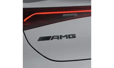 Черный шильдик AMG Mercedes-Benz EQE V295 на крышку багажника — фото 1