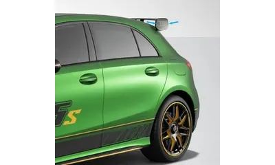 Желтые декоративные полосы на заднее антикрыло Mercedes-Benz A-Class W177 Final Edition, 2 шт. — фото 1