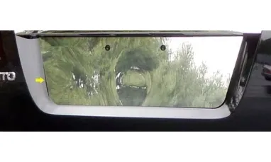 KIA SORENTO 11-15 ПОЛИРОВАННАЯ НЕРЖАВЕЮЩАЯ ХРОМИРОВАННАЯ ОТДЕЛКА НОМЕРНОГО ЗНАКА 1 ШТ. — фото 1