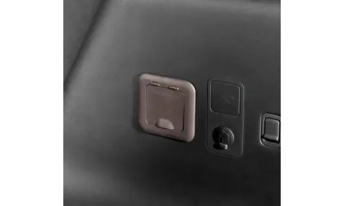 Защитная крышка на розетку 220В в багажник BYD Leopard 7 (2025-) — фото 1