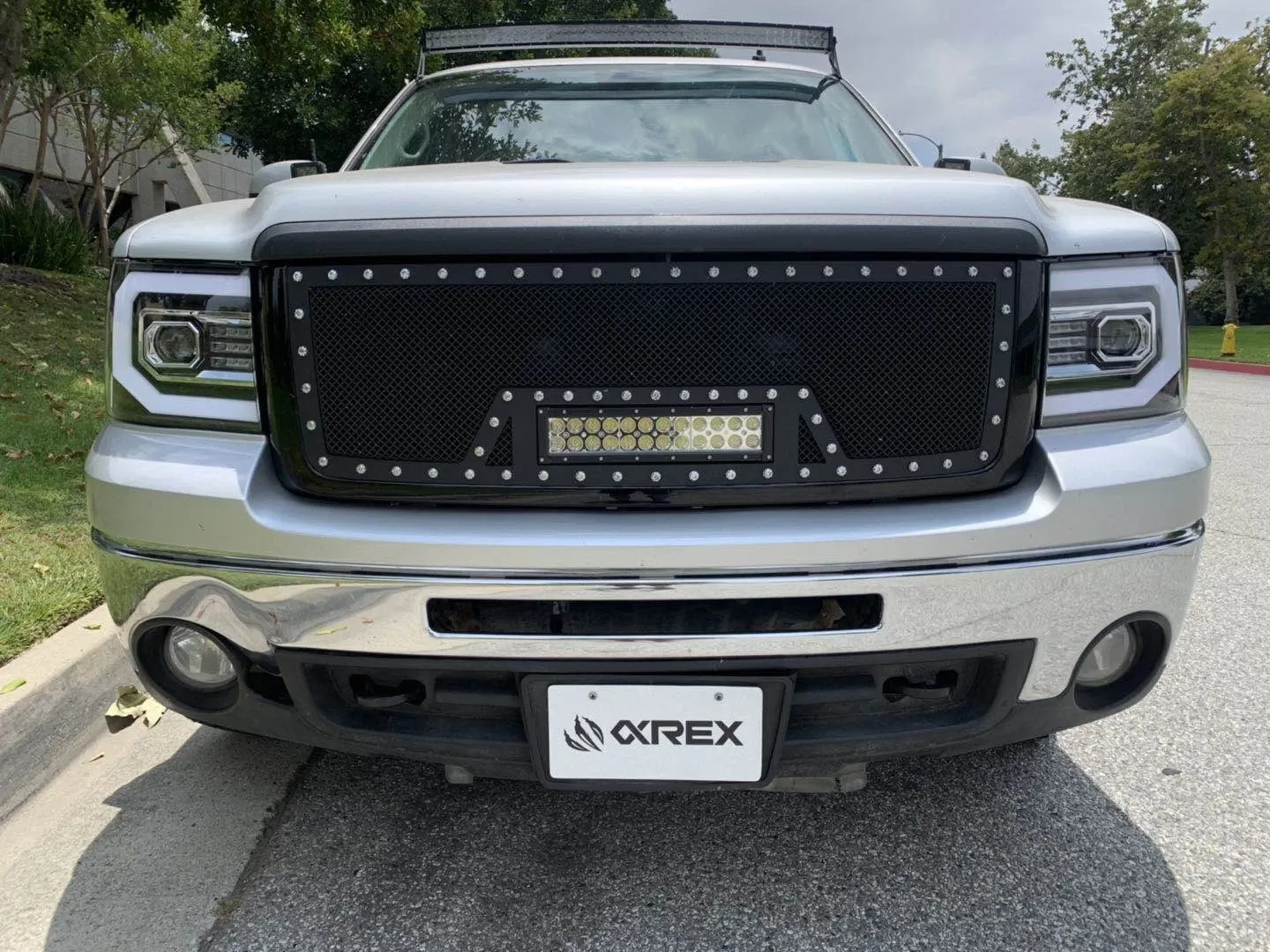 Фары проекторные светодиодные Jet Black LUXX для GMC Sierra 1500 2007–2013, AlphaRex — фото 1