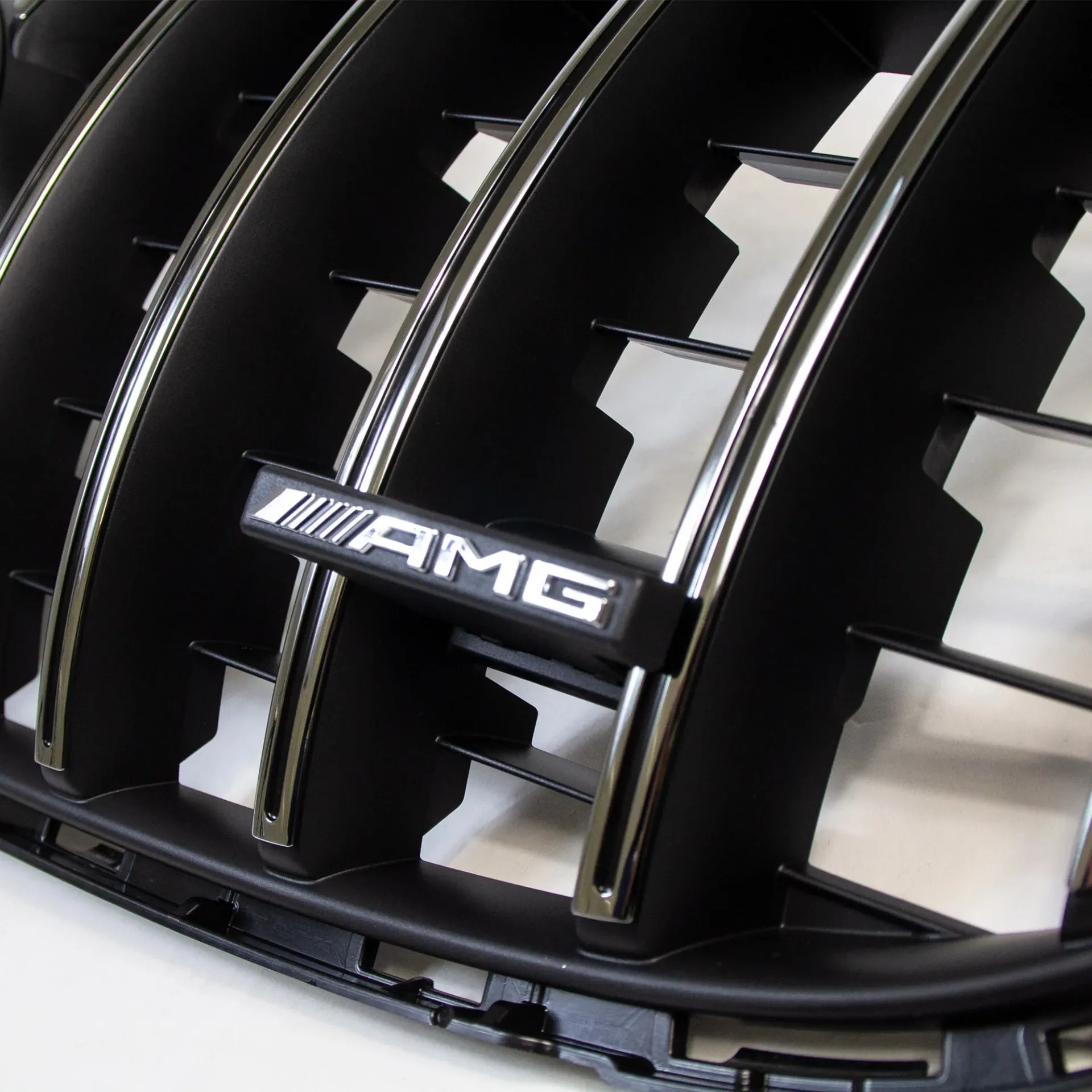 Решетка радиатора Panamericana Mercedes-Benz C 63 AMG W205/S205/C205/A205 без Distronic с камерой 360° — фото 3