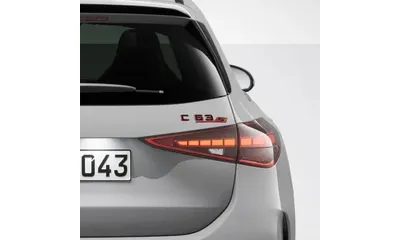 Черно-красный шильдик C 63 S Mercedes-Benz C-Class Estate S206 на крышку багажника — фото 1