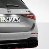 Черно-красный шильдик C 63 S Mercedes-Benz C-Class Estate S206 на крышку багажника — фото 2