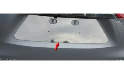 TOYOTA HIGHLANDER 14-19 ПОЛИРОВАННАЯ НЕРЖАВЕЮЩАЯ ХРОМИРОВАННАЯ ОТДЕЛКА НОМЕРНОГО ЗНАКА 1 ШТ. — фото 1