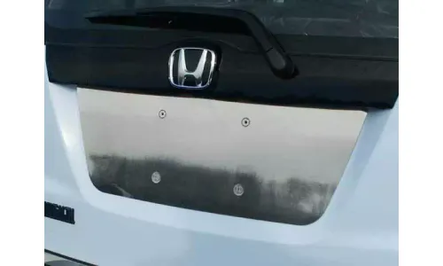 HONDA FIT 4DR 2009-2013 ХРОМИРОВАННАЯ ОТДЕЛКА НОМЕРНОГО ЗНАКА ИЗ НЕРЖАВЕЮЩЕЙ СТАЛИ — фото 1