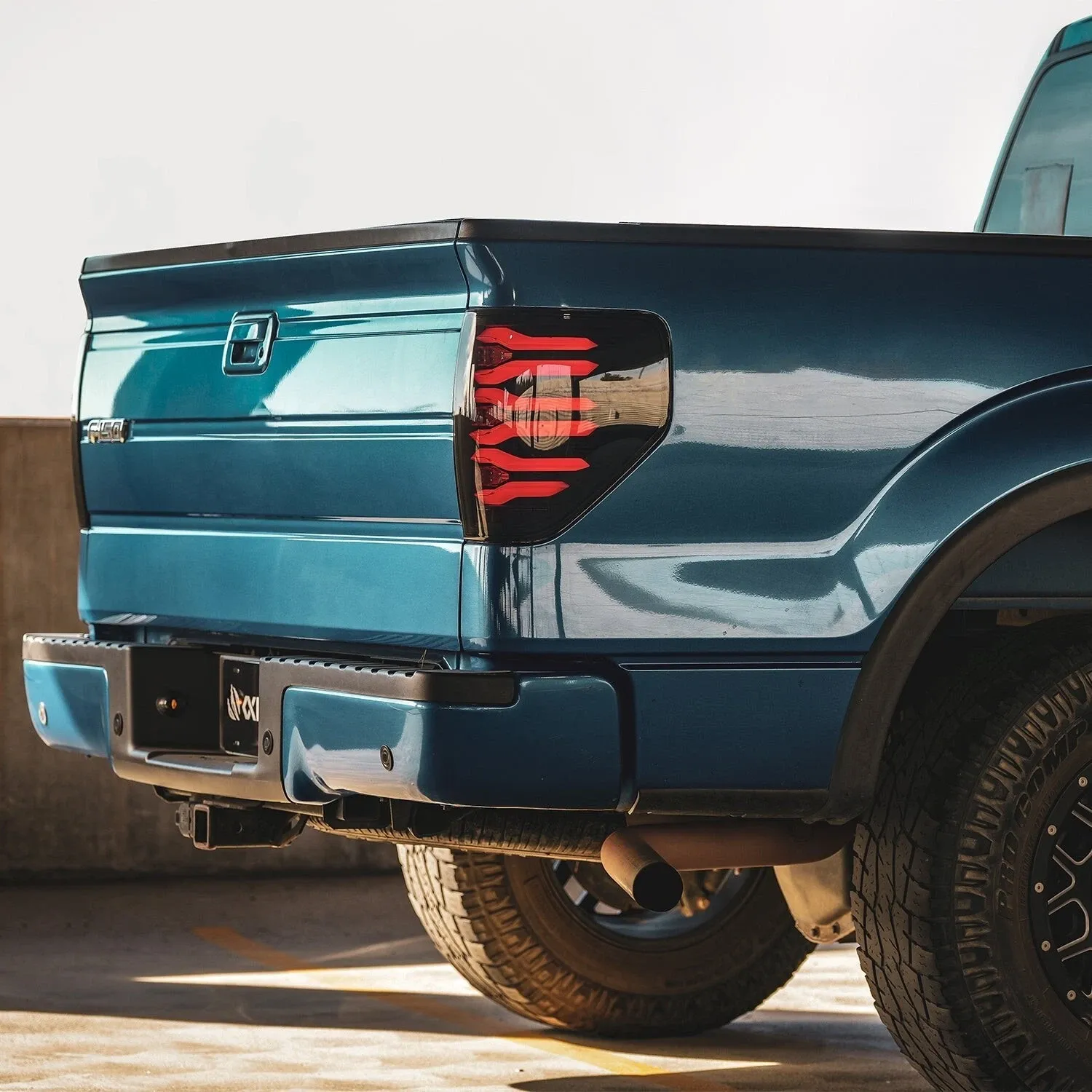 Фонари задние светодиодные Luxx Black для Ford F-150 StyleSide Bed 2009–2014, AlphaRex — фото 1