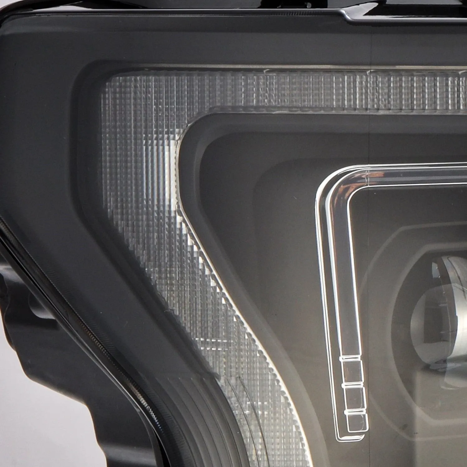 Фары проекторные Pro MK II Black для Ford F-150 XL/XLT 2018–2020, AlphaRex — фото 5