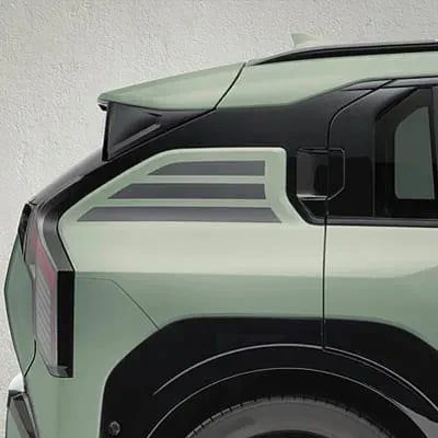 Наклейки на задние стойки Kia EV3, серебристые, комплект 6 шт. — фото 1