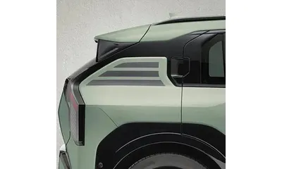 Наклейки на задние стойки Kia EV3, серебристые, комплект 6 шт. — фото 1