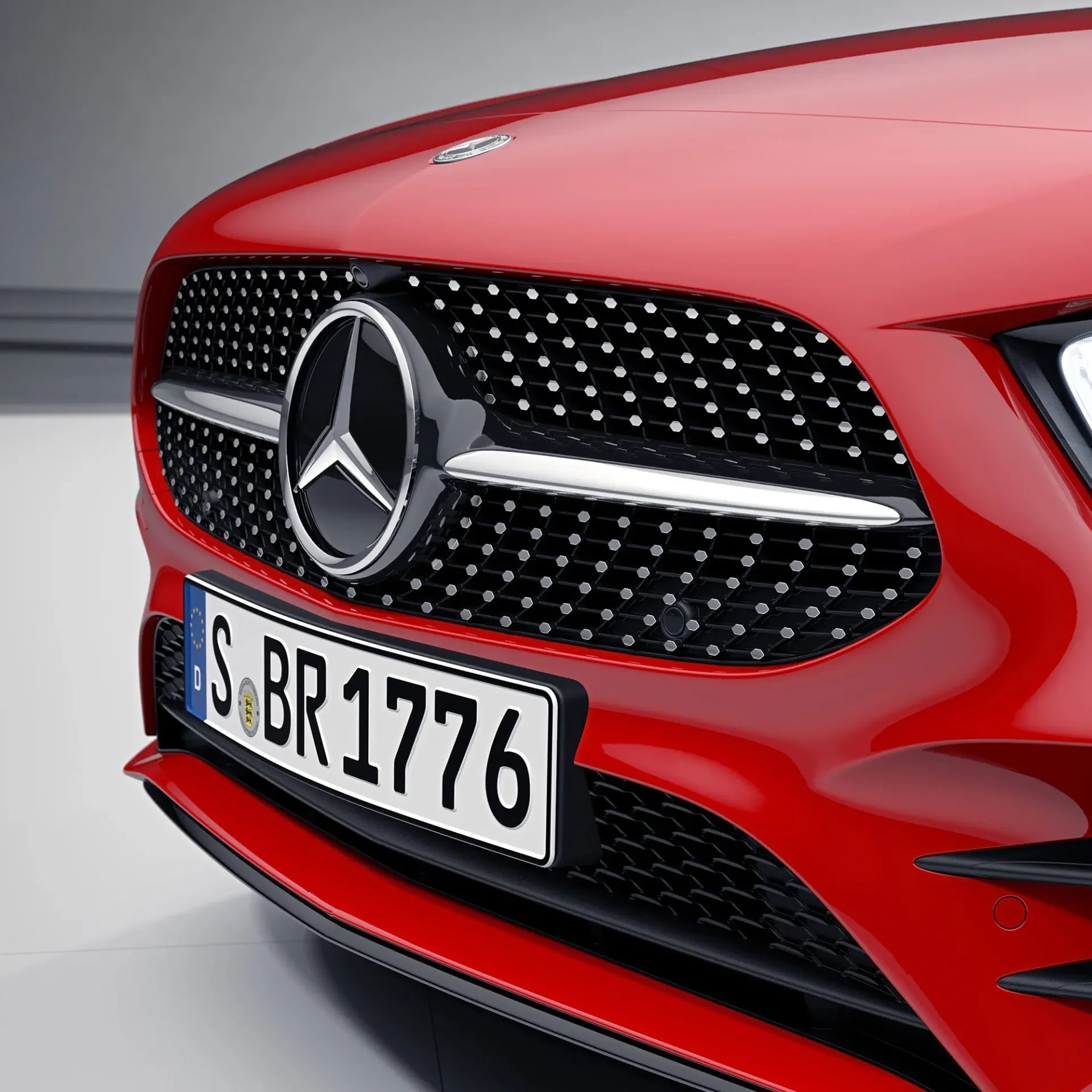 Решетка радиатора Diamond Mercedes-Benz A-Класс W177/V177 с камерой 360°, хромированные штифты — фото 4