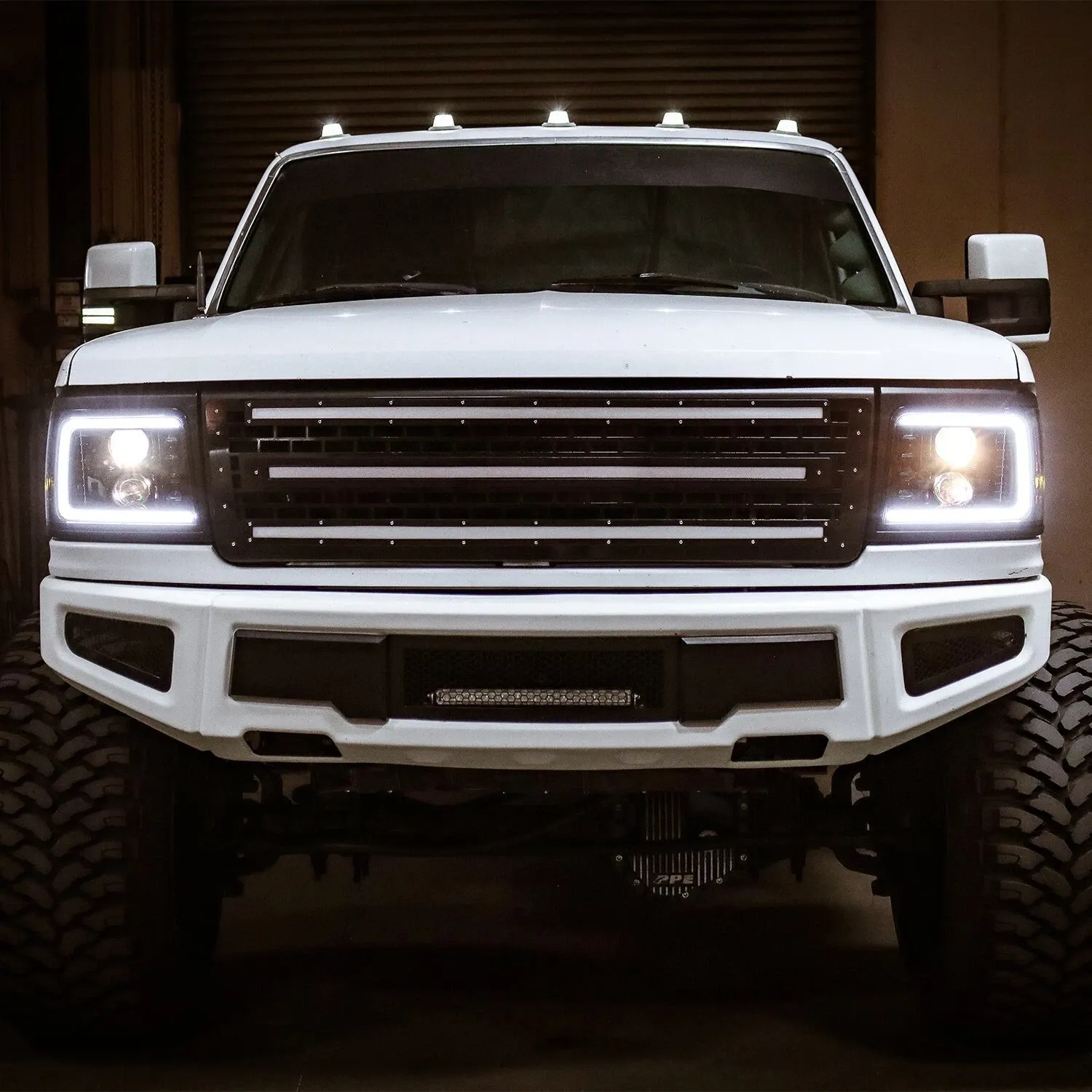 Фары проекторные светодиодные Black LUXX для Ford F-150/250/350 Bronco 1992–1996, AlphaRex — фото 1