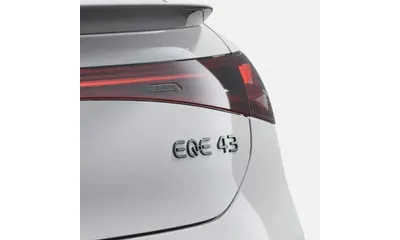 Черный шильдик EQE 43 Mercedes-Benz EQE V295 на крышку багажника — фото 1