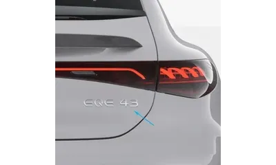 Шильдик EQE 43 AMG Mercedes-Benz EQE W295 на крышку багажника, серебристый — фото 1