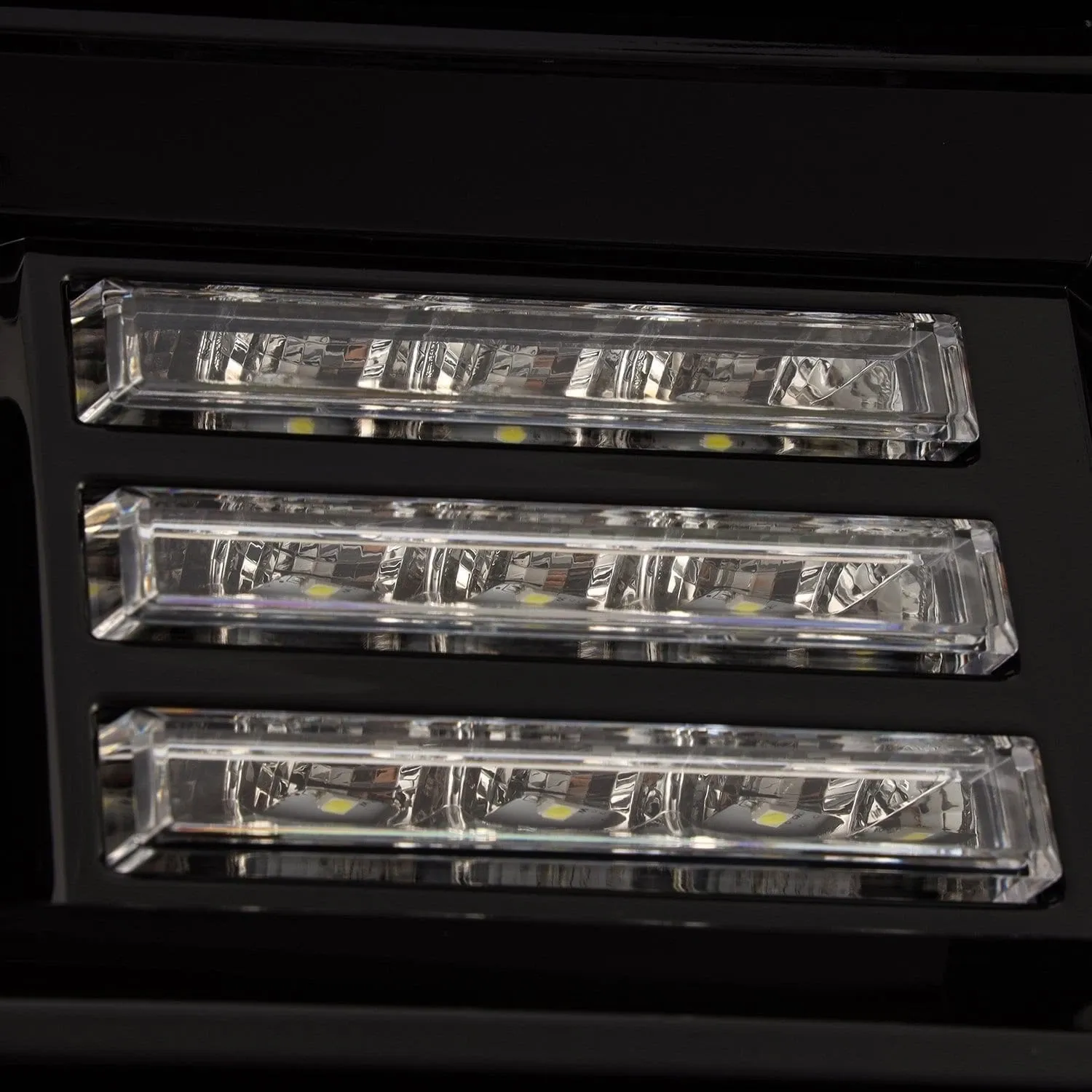 Фары светодиодные Alpha-Black LUXX для GMC Sierra 1500/2500/3500 2015–2018, AlphaRex — фото 4