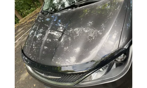 Защита AVS BugFlector II Smoke Bolt-On для Chrysler Pacifica 17–24 годов выпуска — фото 1