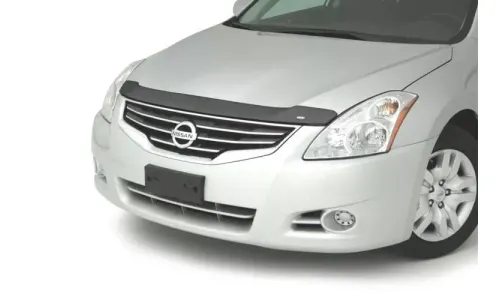 Плоский дефлектор защиты капота AVS AeroSkin для Nissan Altima 10–2012 годов выпуска — фото 1