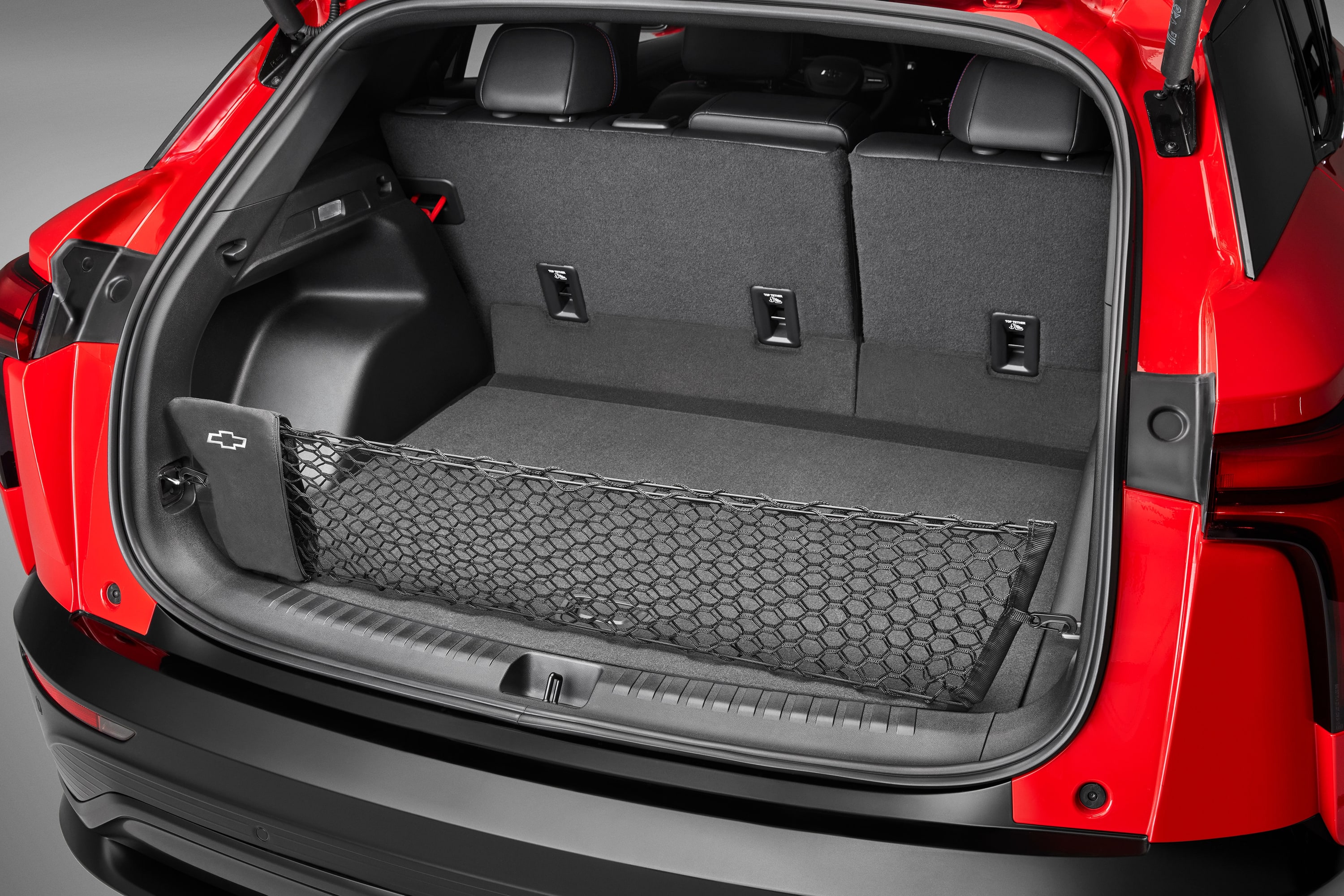 Вертикальная сетка багажника для Chevrolet Blazer EV, цвет чёрный, GM — фото 1