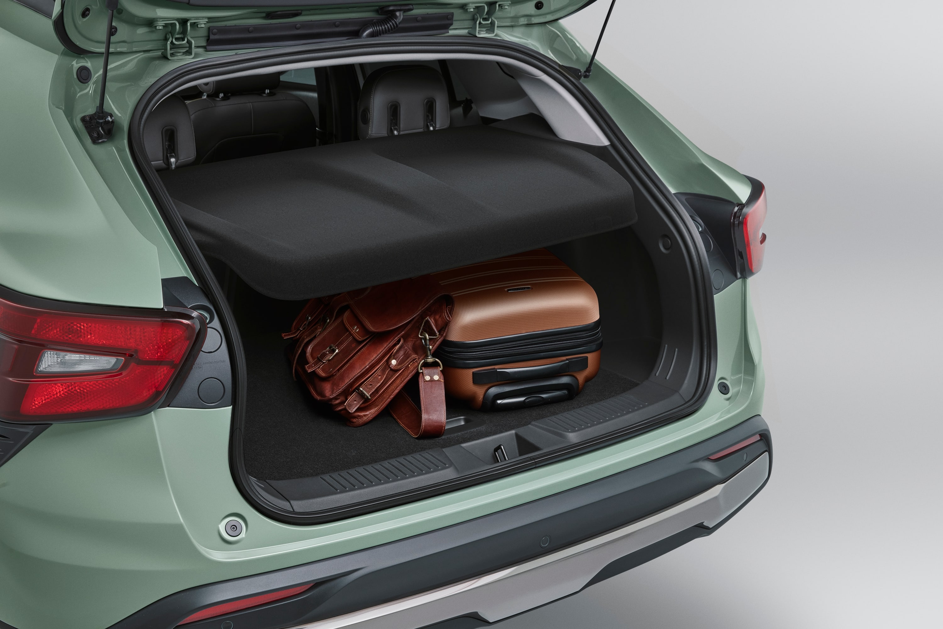 Шторка багажника для Chevrolet Trax II, цвет чёрный, GM — фото 2