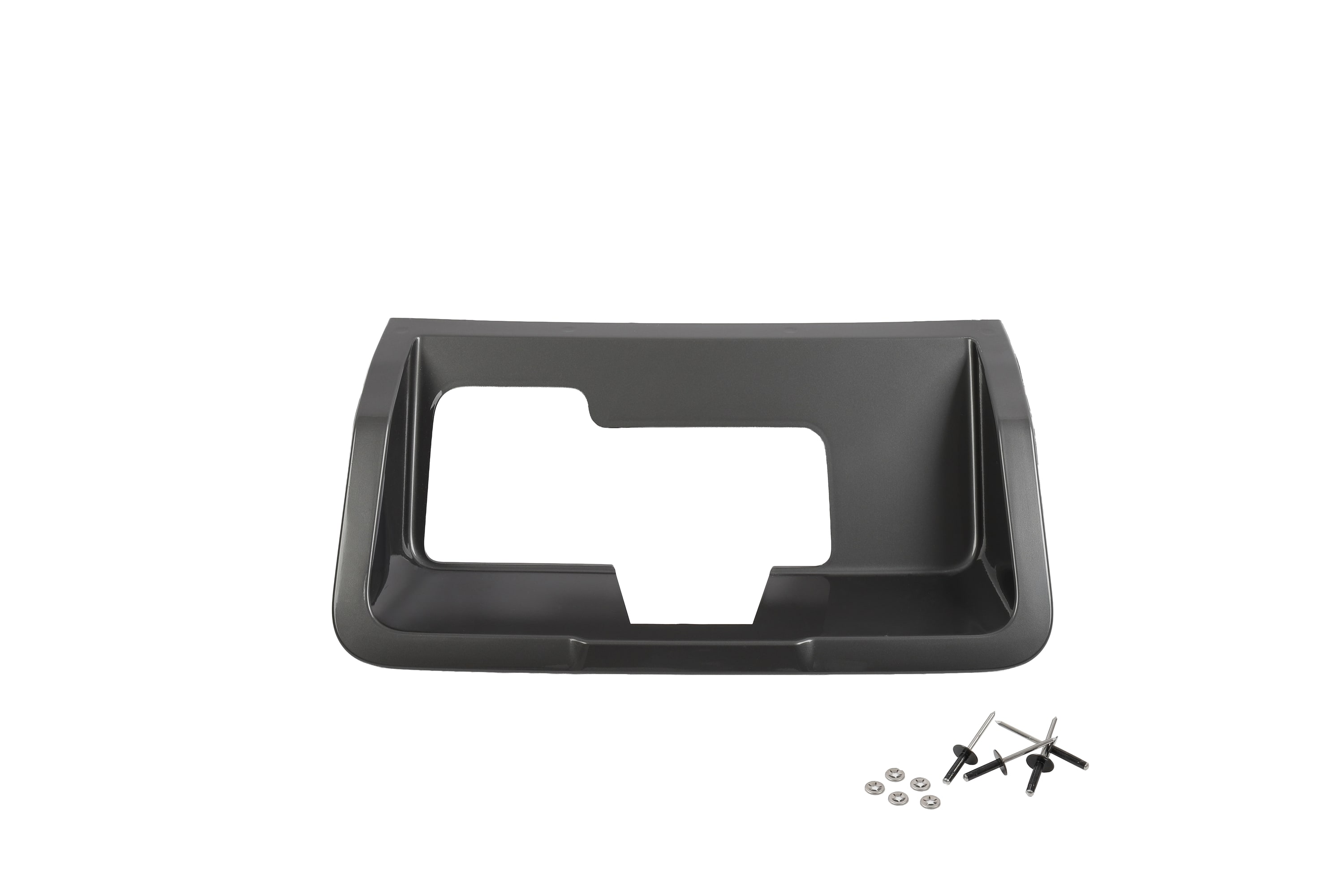 Окантовка проёма фаркопа для Chevrolet Equinox IV ACTIV, цвет чёрный, GM — фото 1