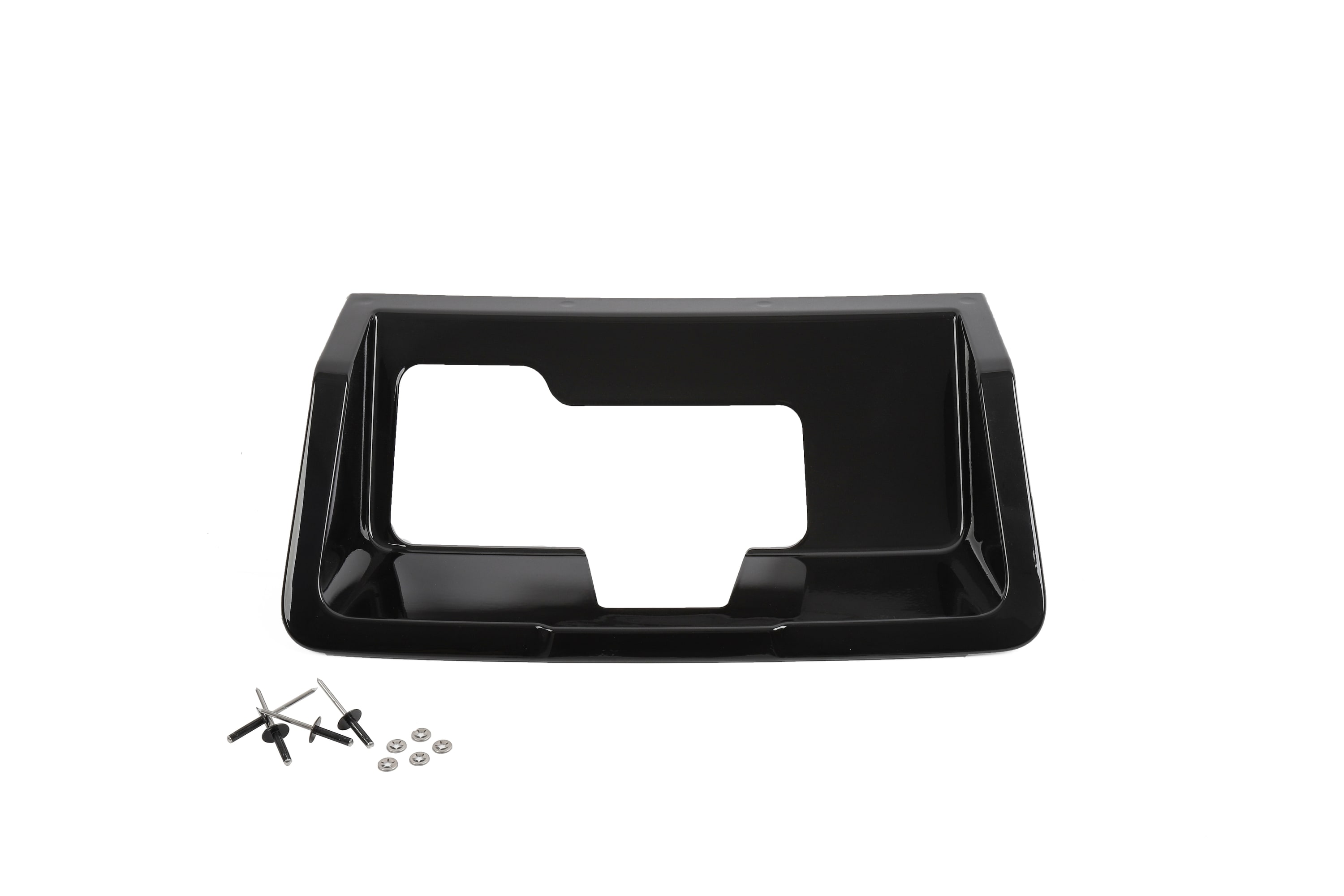 Окантовка проёма фаркопа для Chevrolet Equinox IV RS, цвет чёрный, GM — фото 1