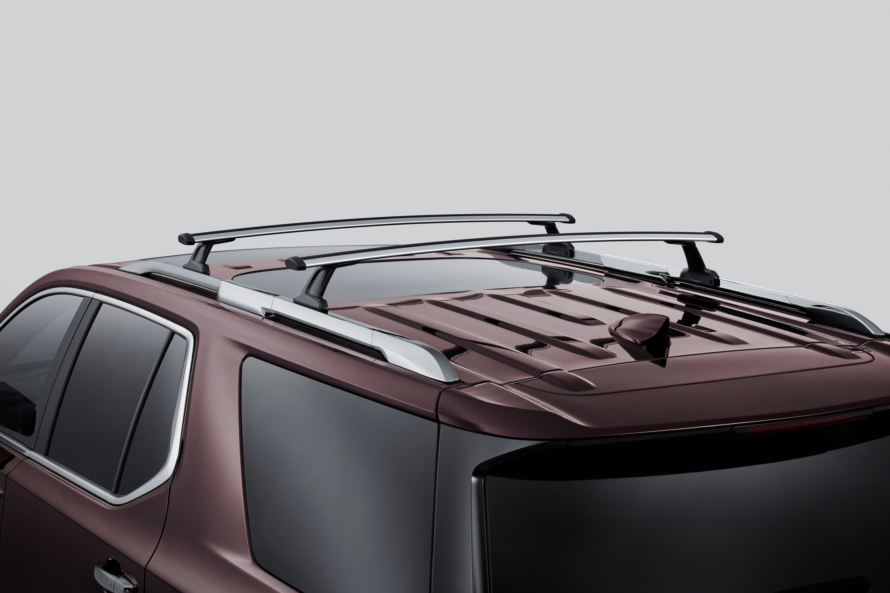 Комплект поперечин крыши для Chevrolet Traverse II, цвет серебристый, GM — фото 1