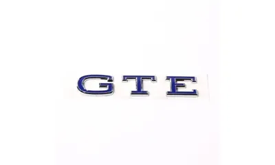 Шильдик GTE Volkswagen Golf VIII на крышку багажника, глянцевый хром/синий — фото 1