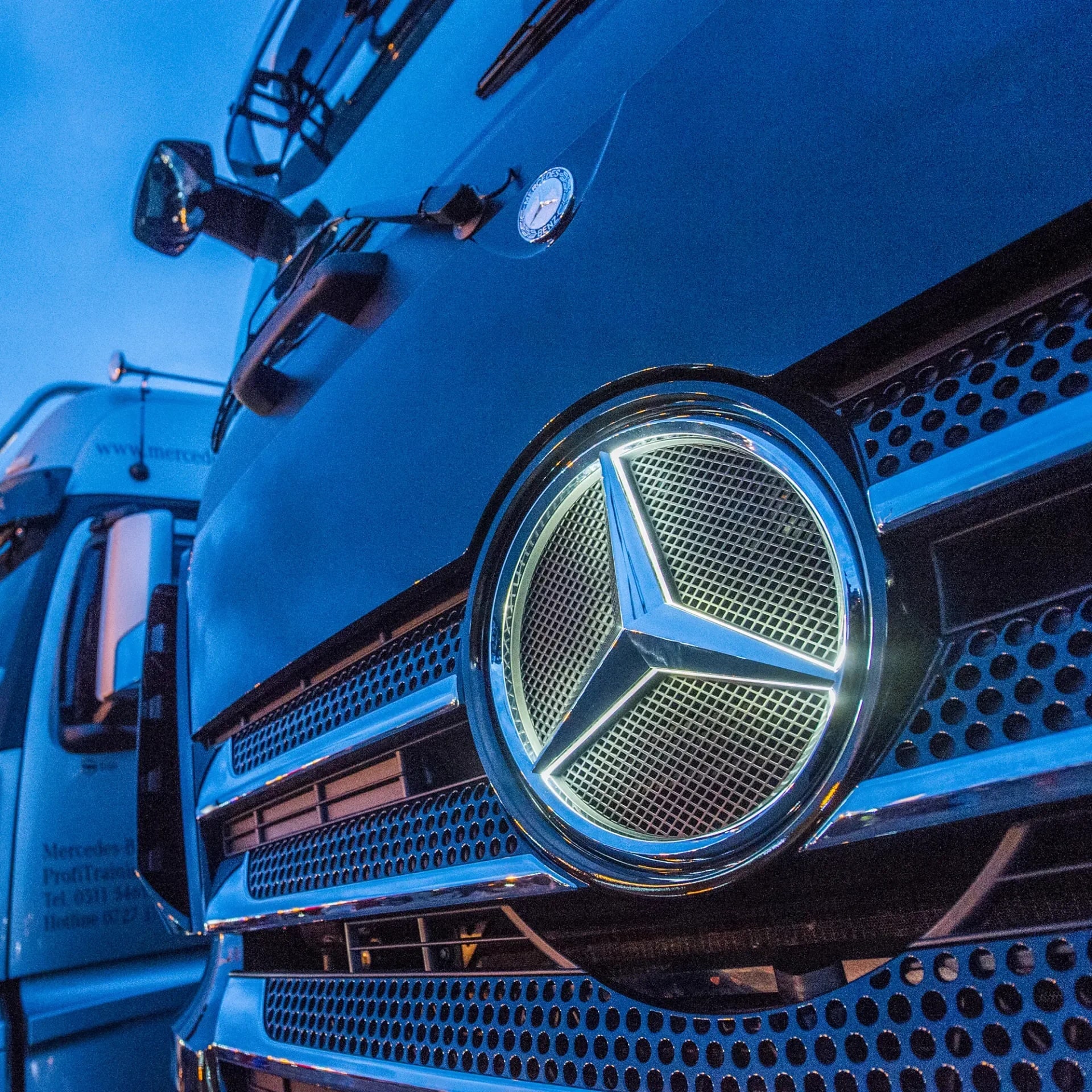 Комплект светодиодной эмблемы-звезды Mercedes-Benz Actros 4/5, Arocs и Antos для кабины 2,3 м — фото 3