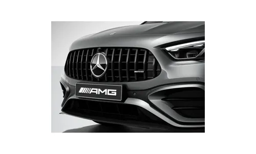 Черная глянцевая решетка радиатора Panamericana Mercedes-AMG GLA H247 рестайлинг — фото 1