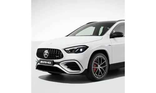 Черная глянцевая решетка радиатора Panamericana Mercedes-AMG GLA H247 рестайлинг — фото 2