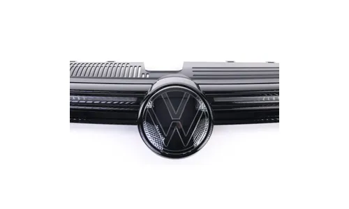 Черная решетка Black Edition с затемненной эмблемой VW с подсветкой Volkswagen Golf 8 R — фото 3