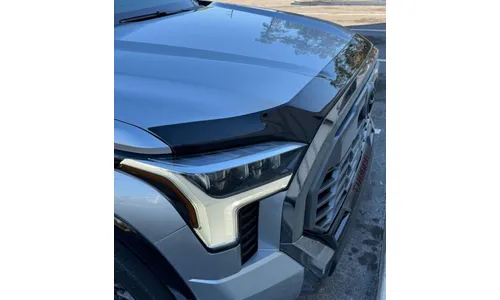 Дефлектор капота Aeroskin для Toyota Tundra III, Sequoia (2023–2026), тёмно-дымчатый Husky Liners — фото 1